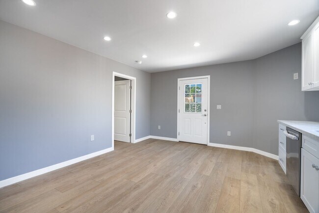 Photo - 1049 W 62nd St Unit 1049 1/4