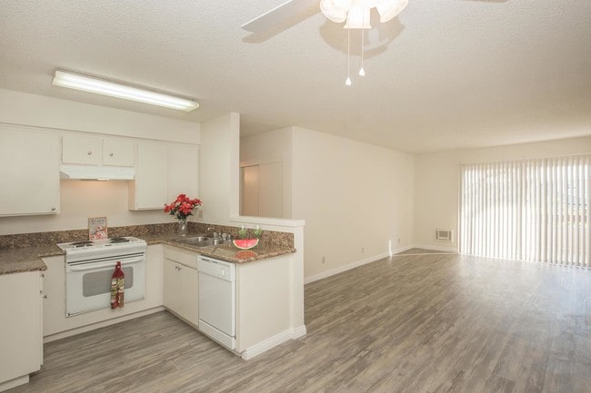 Photo - Emerald Victoria Apartments