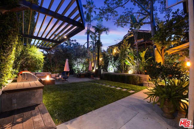 Photo - 6717 Whitley Terrace