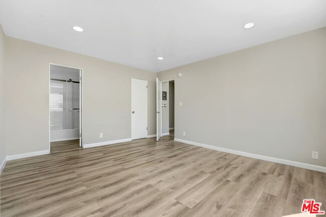 Photo - 932 Maltman Ave Unit 4