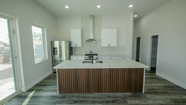 Photo - 5535-5539 Potomac St. Unit 5539