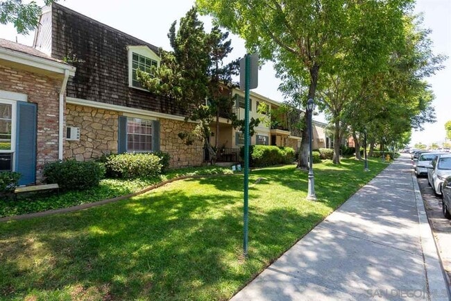 Photo - 4800 Williamsburg Ln Townhome