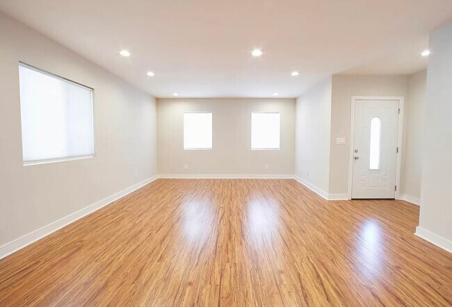 Photo - 4838 W 18th St