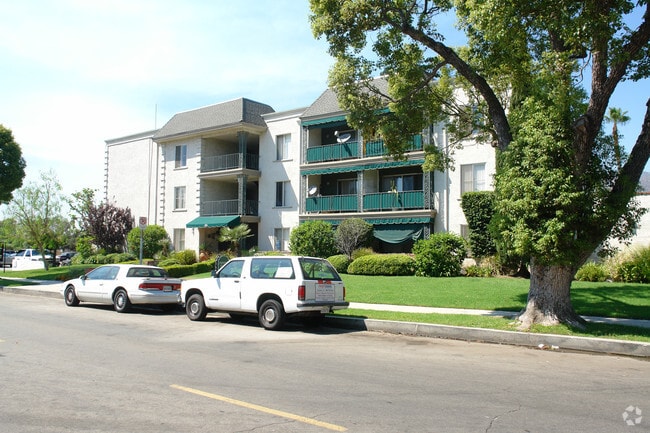 Pioneer Place Apartments - Pioneer Place Apartments