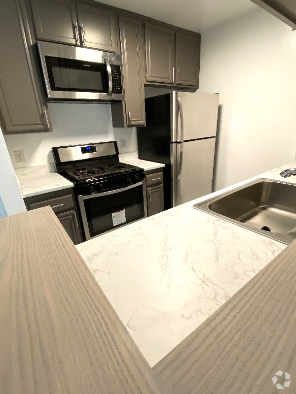 Building Photo - 465 Oak St Unit 106 Rental