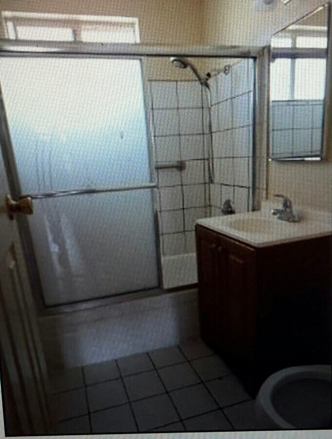 Photo - 1023 E 12th St Unit 3