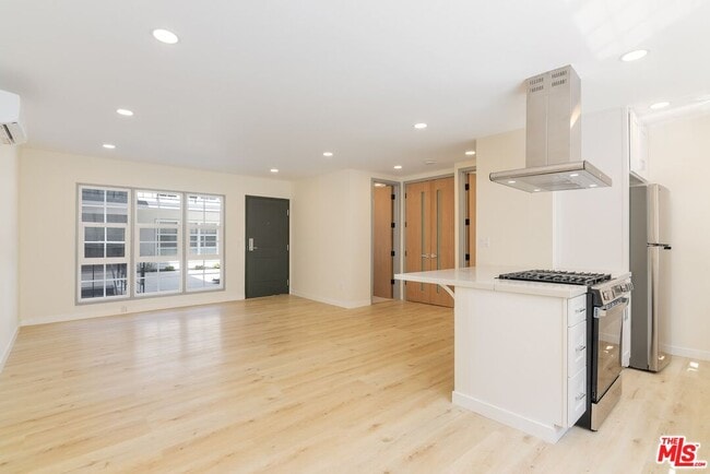 Photo - 835 S Sherbourne Dr Unit 2