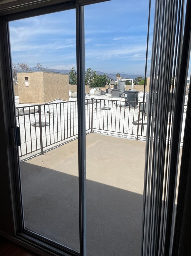 Private Patio - 11252 Peach Grove St