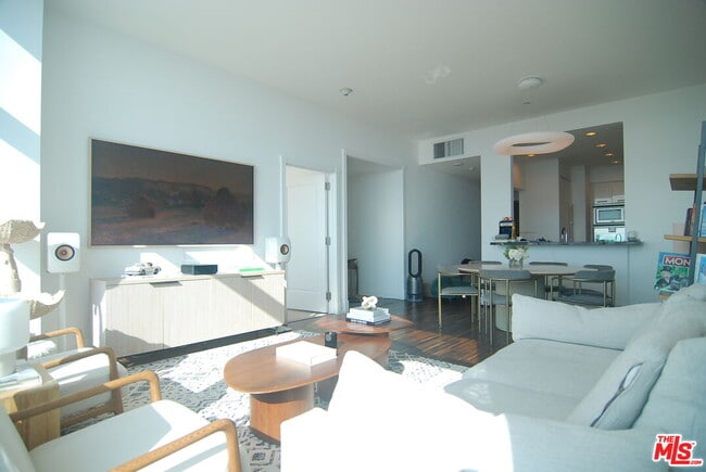 Photo - 900 W Olympic Blvd Condo Unit 31F
