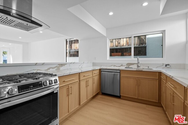 Photo - 9315 Lloydcrest Dr