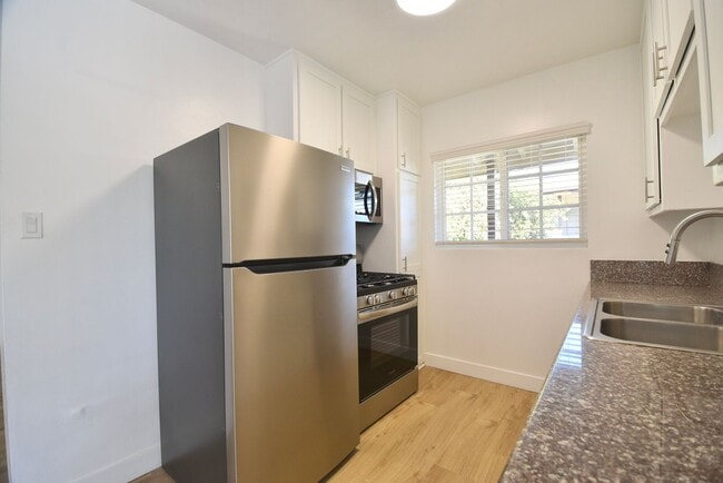 Photo - 5734 Hazeltine Ave Unit 06