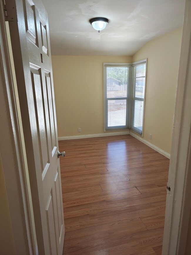 Building Photo - 2880 Santez Dr
