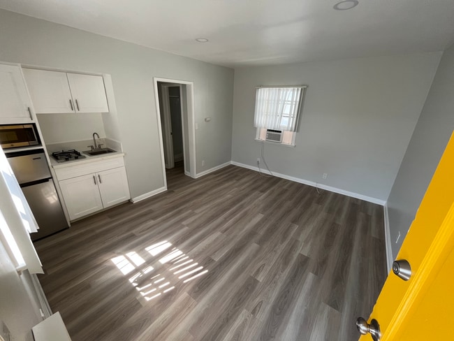 Photo - 944 Tiverton Avenue