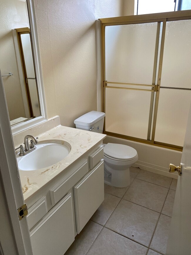 Photo - 6134 Woodman Ave