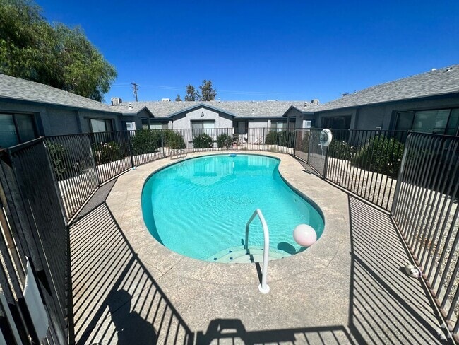 Building Photo - 2 Bedroom 1.5 Bath w Pool Unit 05 Rental