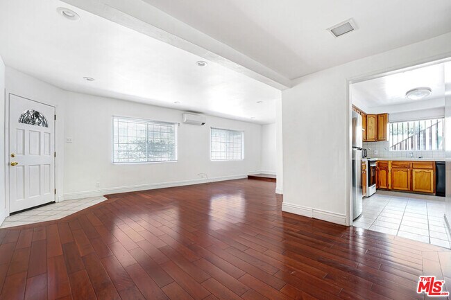 Photo - 7139 Hawthorn Ave Unit 3