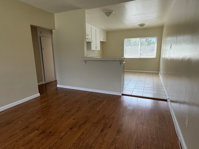 Looking towards kitchen - 4433 W 159th St Unit C