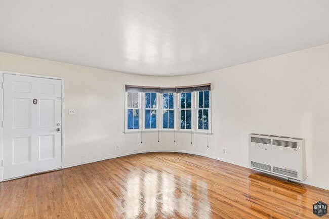 Photo - 3725 S Victoria Ave