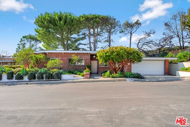 Building Photo - 16798 Charmel Ln