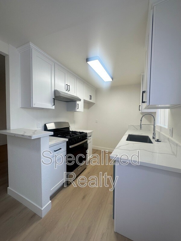 Photo - 14718 Sylvan St Unit 101