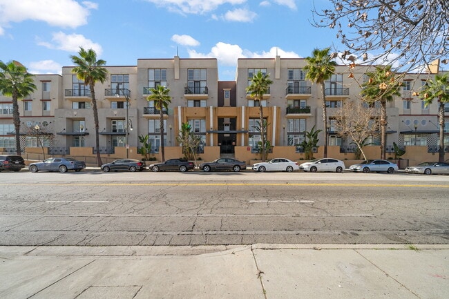 Building Photo - 360 W Ave 26 Unit 139