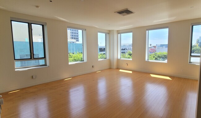 Photo - 3810 Wilshire Blvd Unit 307