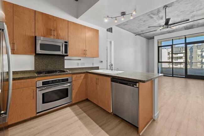 NEW FLOORS! Spacious 2 Bedroom 2 Bathroom ... - NEW FLOORS! Spacious 2 Bedroom 2 Bathroom ...