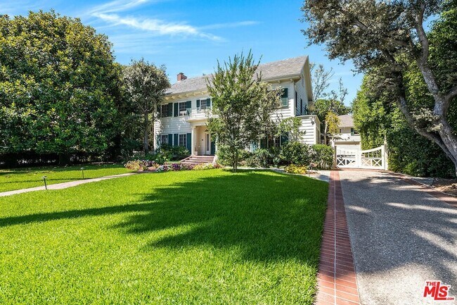 Photo - 809 N Bedford Dr