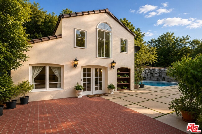 Photo - 1174 Coldwater Canyon Dr