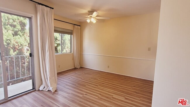 Building Photo - 818 7th St Unit 9