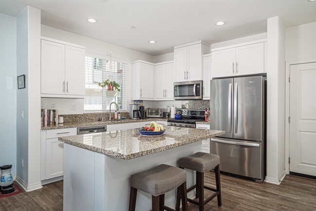 Photo - 512 Heron Ln