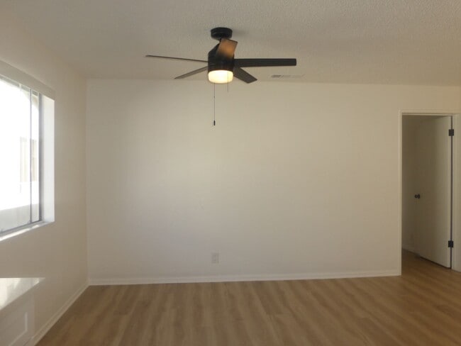 Photo - 673 W 20th St Unit #3