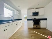 Photo - 651 Angelus Pl Unit B