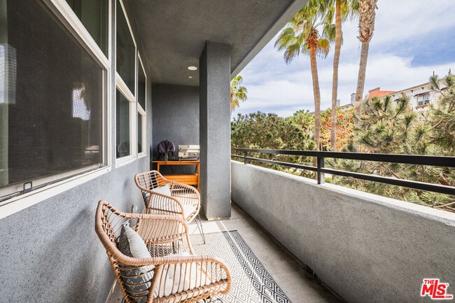 Building Photo - 7100 Playa Vista Dr Unit 202