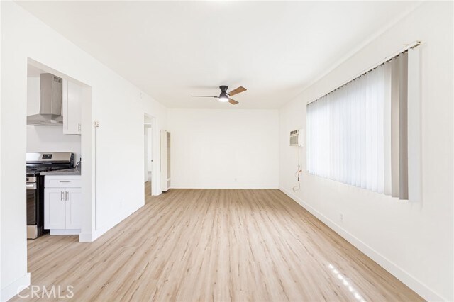 Photo - 13810 Oxnard St