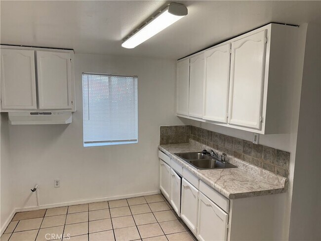 Photo - 1124 E 40th Pl