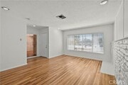 Photo - 17501 Victory Blvd