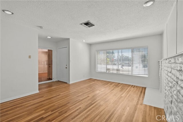 Photo - 17501 Victory Blvd