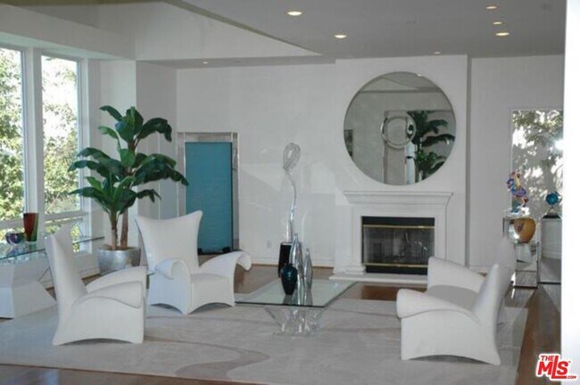 Photo - 14445 Mulholland Dr