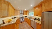 Kitchen with high end appliances - 1720 1/2 Calle Poniente House