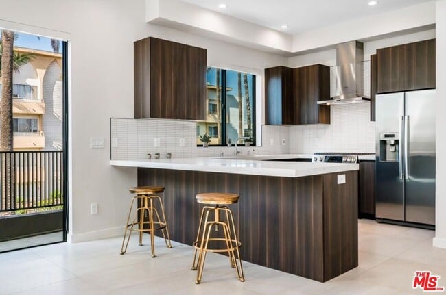 Photo - 530 Hayworth Ave