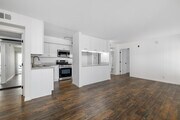 2BR, 2BA - 900SF - Kitchen - Excalibur Apartments