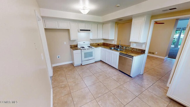 Photo - 2585 Northshore Ln