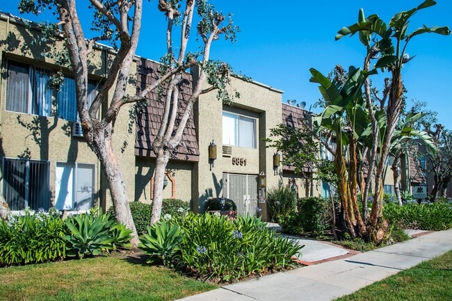 Building Photo - 5851 Hazeltine Ave.