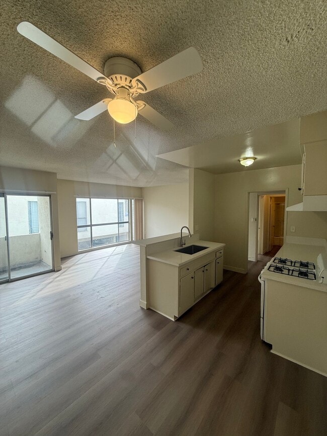 Photo - 1661 W 219th St Unit 3