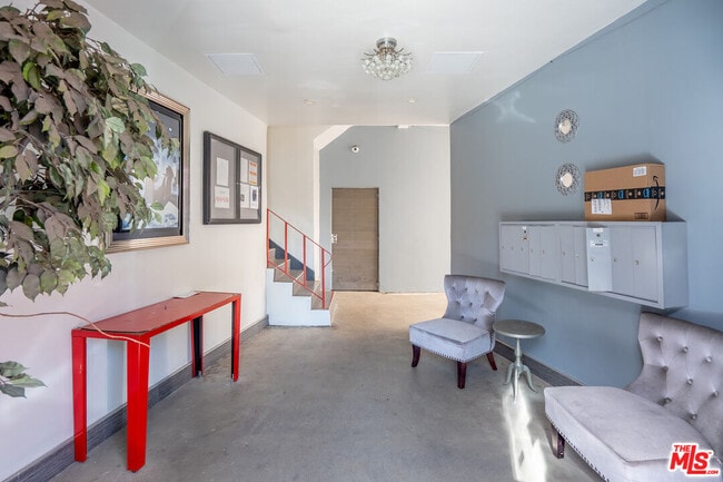 Building Photo - 5831 Carlton Way Unit 8