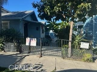 Building Photo - 852 W 18th St Unit B