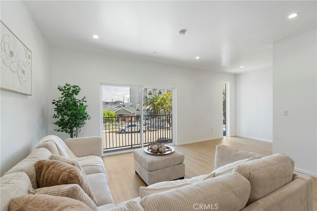 Photo - 2517 Alsace Ave