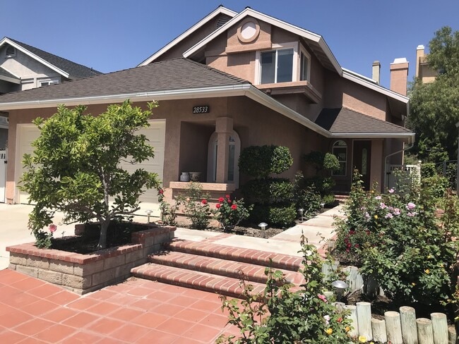Building Photo - BEAUTIFUL 4 BEDROOM + 3 BATHROOM HOUSE IN SANTA CLARITA AVAILABLE NOW!