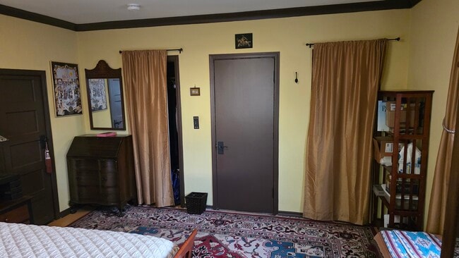 Primary Bedroom - 1415 W 49th St